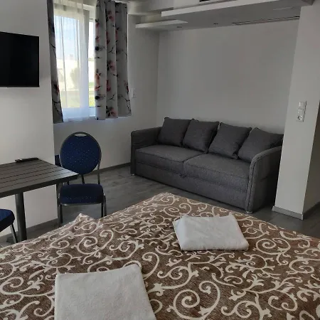 Szololugas Vendeghaz * 블로톤퓌레드